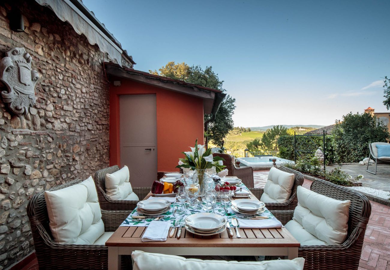 Villa a Marcialla - VILLA CHIANTI, your Secret 4 Bedrooms Retreat with View over the Vineyards in Marcialla