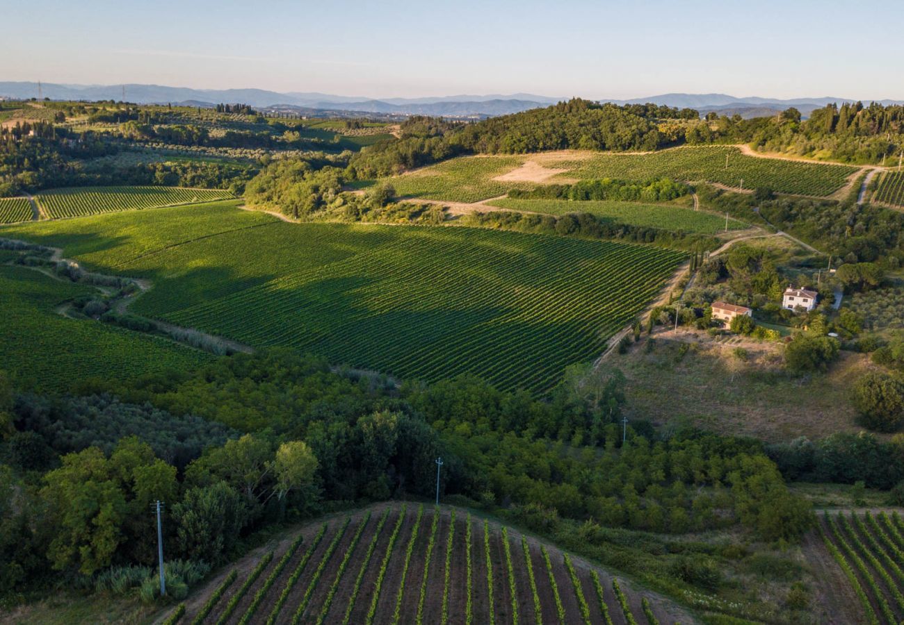 Villa a Marcialla - VILLA CHIANTI, your Secret 4 Bedrooms Retreat with View over the Vineyards in Marcialla