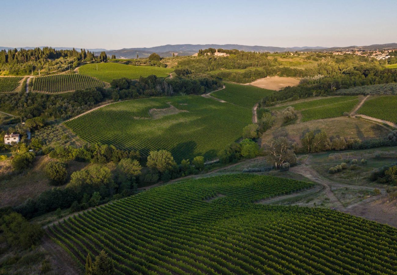 Villa a Marcialla - VILLA CHIANTI, your Secret 4 Bedrooms Retreat with View over the Vineyards in Marcialla