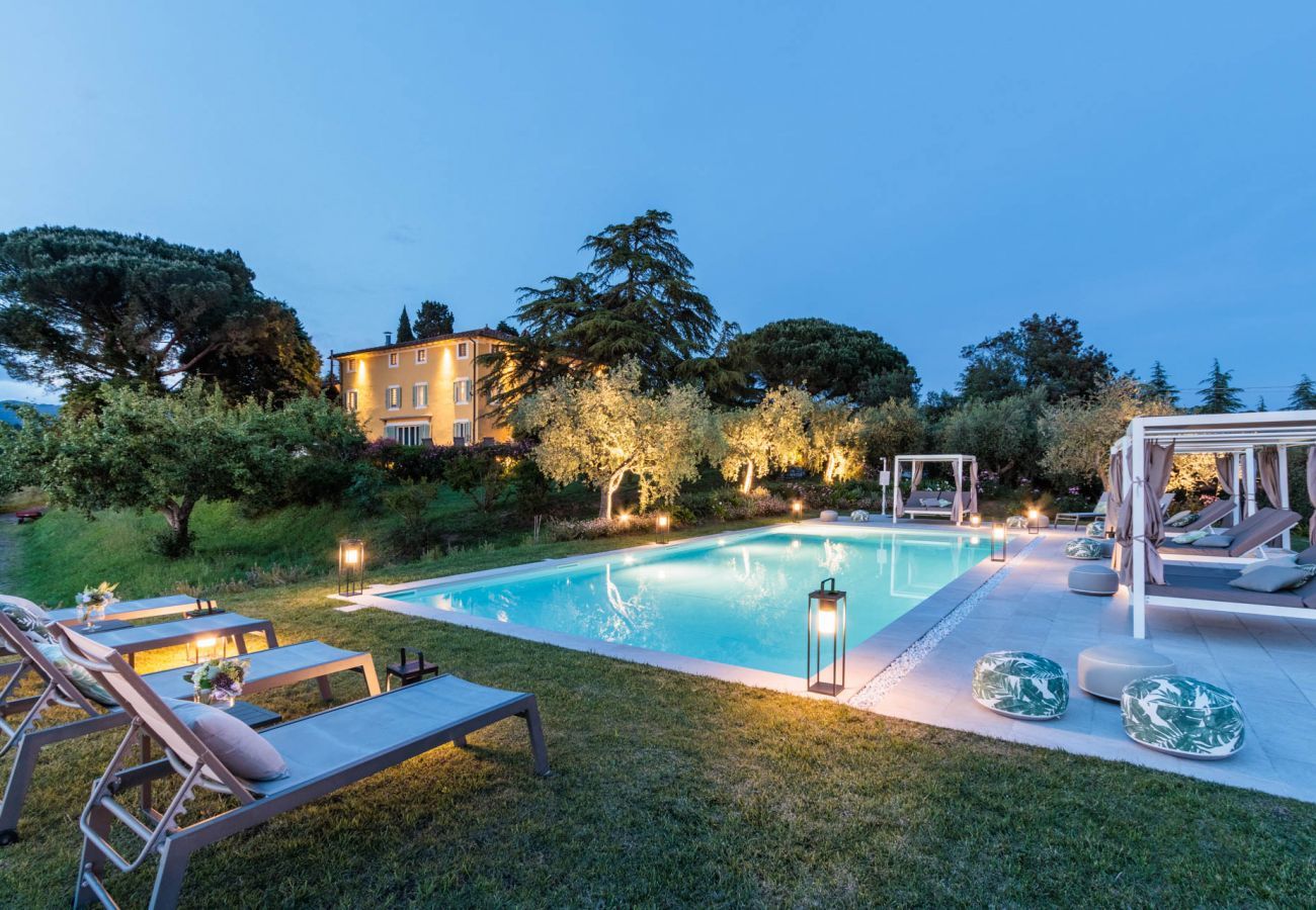 Villa a Montecarlo - LOSE THE WORLD. FIND YOURSELF. VILLA DUEMANI, 11 BEDROOMS, PANORAMIC POOL & SPA