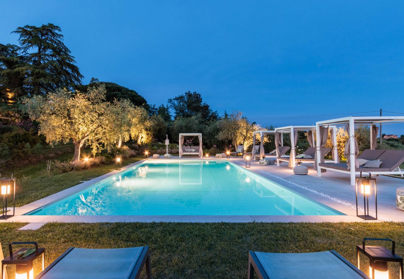 Villa a Montecarlo - LOSE THE WORLD. FIND YOURSELF. VILLA DUEMANI, 11 BEDROOMS, PANORAMIC POOL & SPA