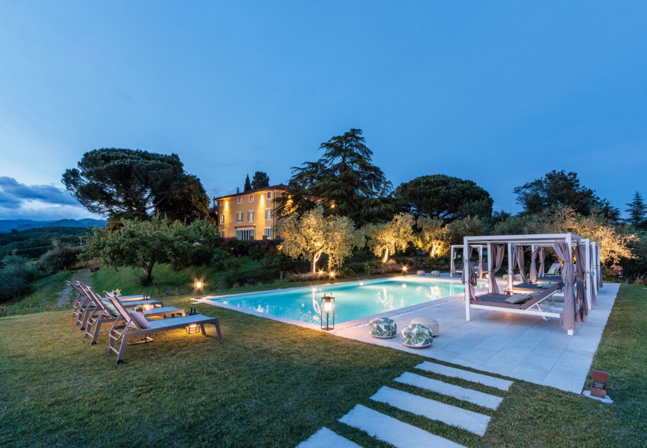 Villa a Montecarlo - LOSE THE WORLD. FIND YOURSELF. VILLA DUEMANI, 11 BEDROOMS, PANORAMIC POOL & SPA