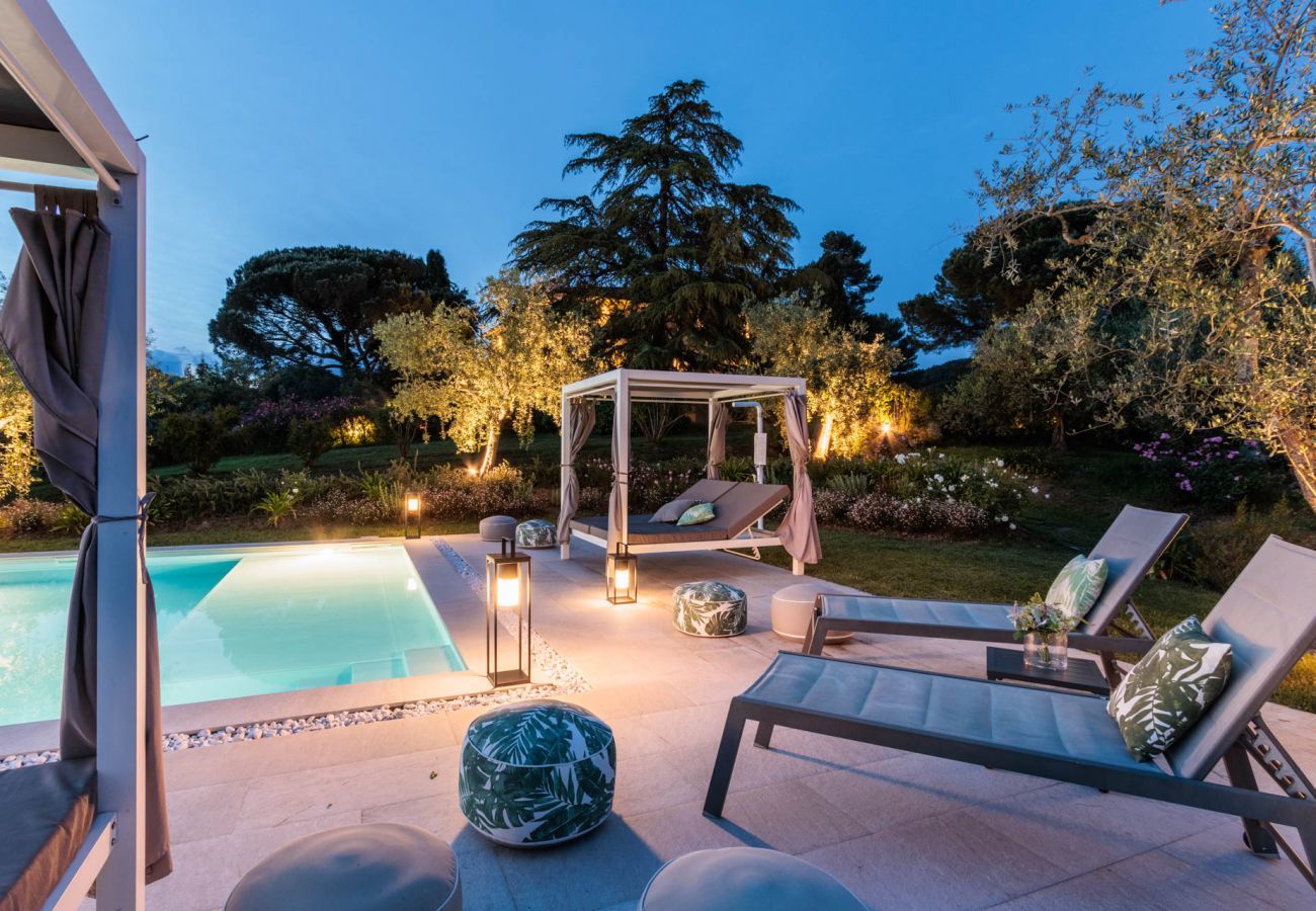 Villa a Montecarlo - LOSE THE WORLD. FIND YOURSELF. VILLA DUEMANI, 11 BEDROOMS, PANORAMIC POOL & SPA