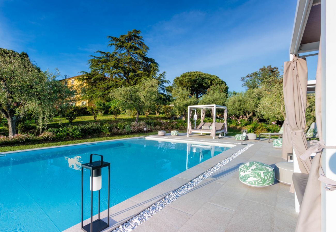 Villa a Montecarlo - LOSE THE WORLD. FIND YOURSELF. VILLA DUEMANI, 11 BEDROOMS, PANORAMIC POOL & SPA