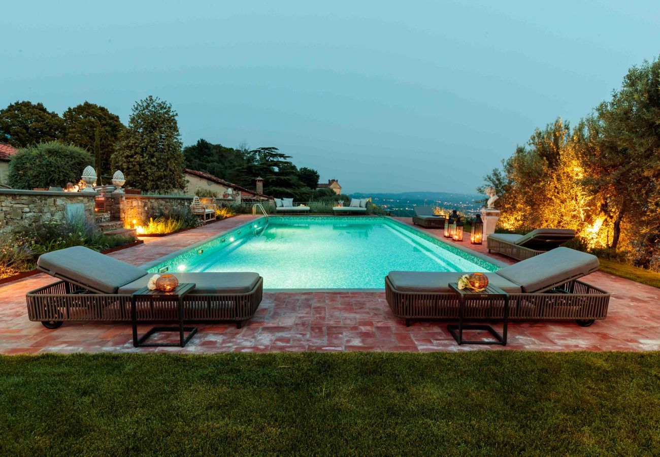 Villa a Lucca - VILLA IL CASTELLO: Vibrant Sanctuary of Enchanting Colours. 6 Bedrooms, Private Pool