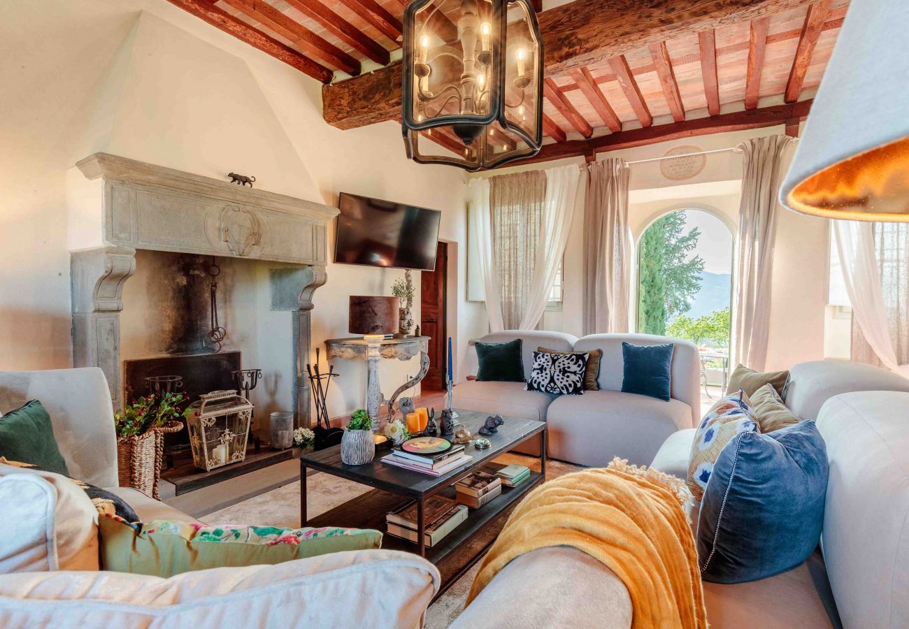 Villa a Lucca - VILLA IL CASTELLO: Vibrant Sanctuary of Enchanting Colours. 6 Bedrooms, Private Pool