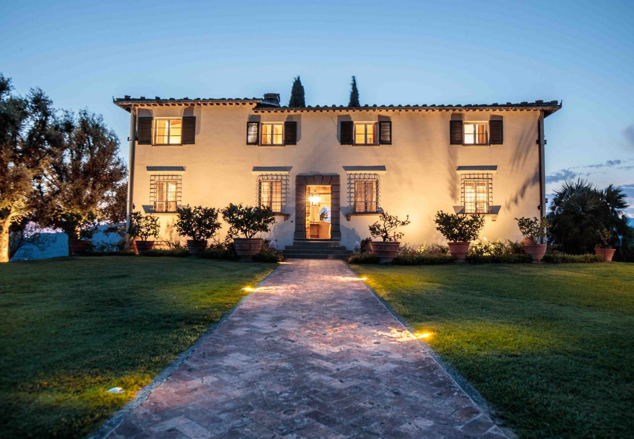 Villa a Lucca - VILLA IL CASTELLO: Vibrant Sanctuary of Enchanting Colours. 6 Bedrooms, Private Pool