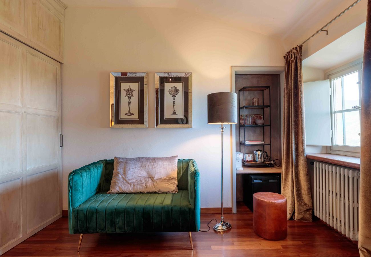 Villa a Lucca - VILLA IL CASTELLO: Vibrant Sanctuary of Enchanting Colours. 6 Bedrooms, Private Pool