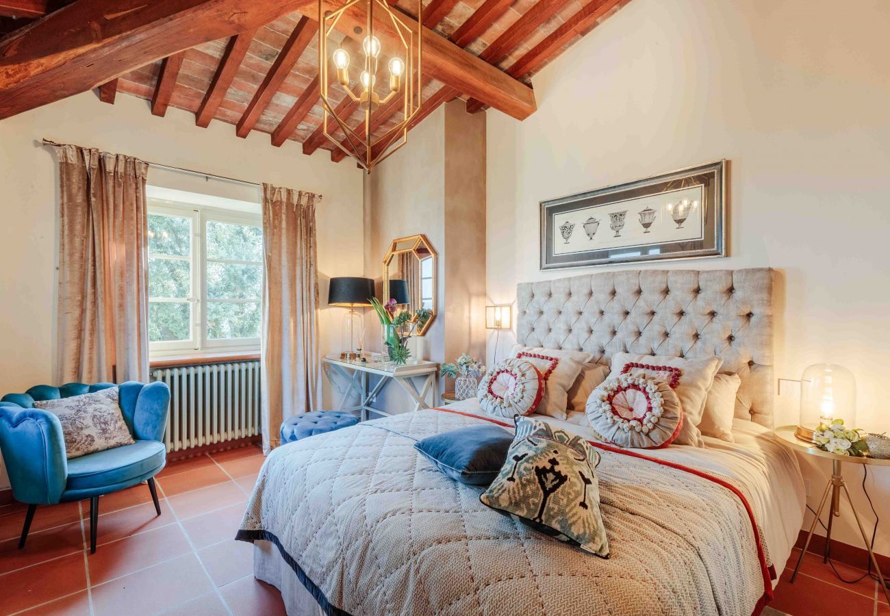 Villa a Lucca - VILLA IL CASTELLO: Vibrant Sanctuary of Enchanting Colours. 6 Bedrooms, Private Pool