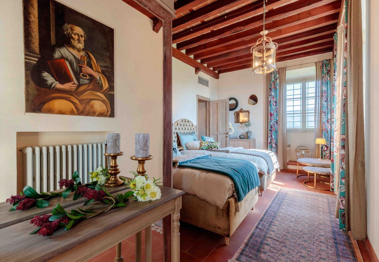 Villa a Lucca - VILLA IL CASTELLO: Vibrant Sanctuary of Enchanting Colours. 6 Bedrooms, Private Pool