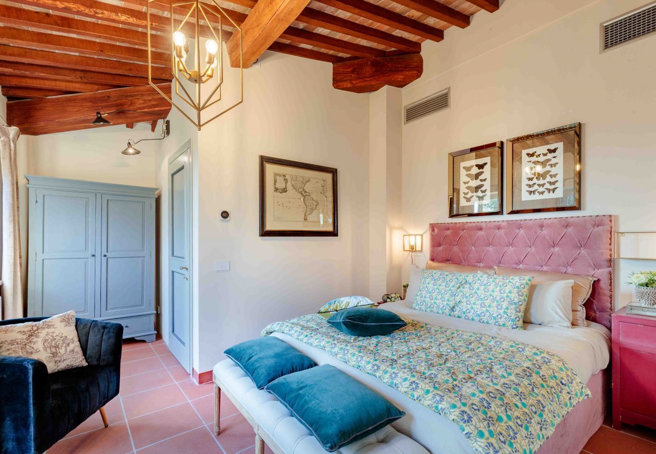 Villa a Lucca - VILLA IL CASTELLO: Vibrant Sanctuary of Enchanting Colours. 6 Bedrooms, Private Pool