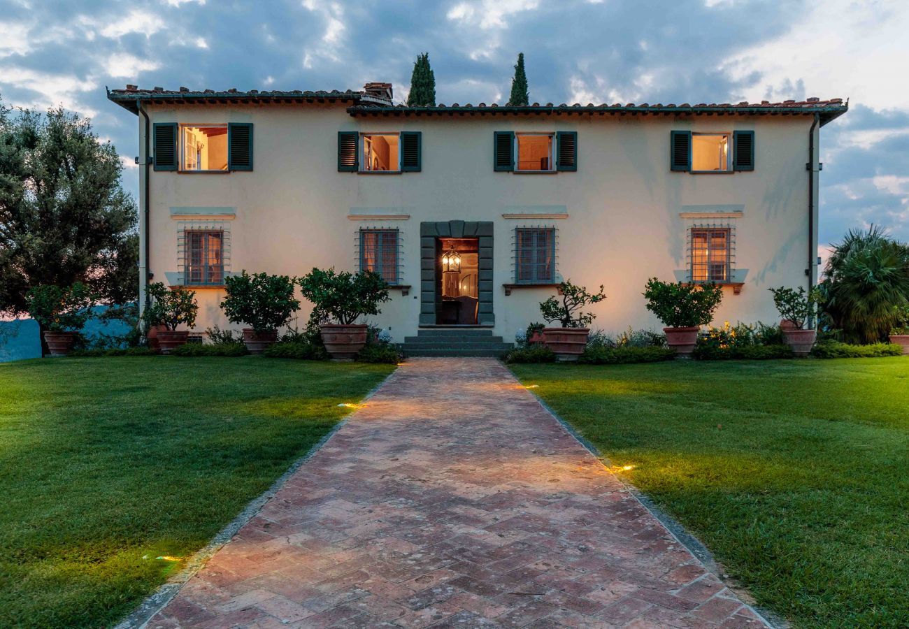 Villa a Lucca - VILLA IL CASTELLO: Vibrant Sanctuary of Enchanting Colours. 6 Bedrooms, Private Pool