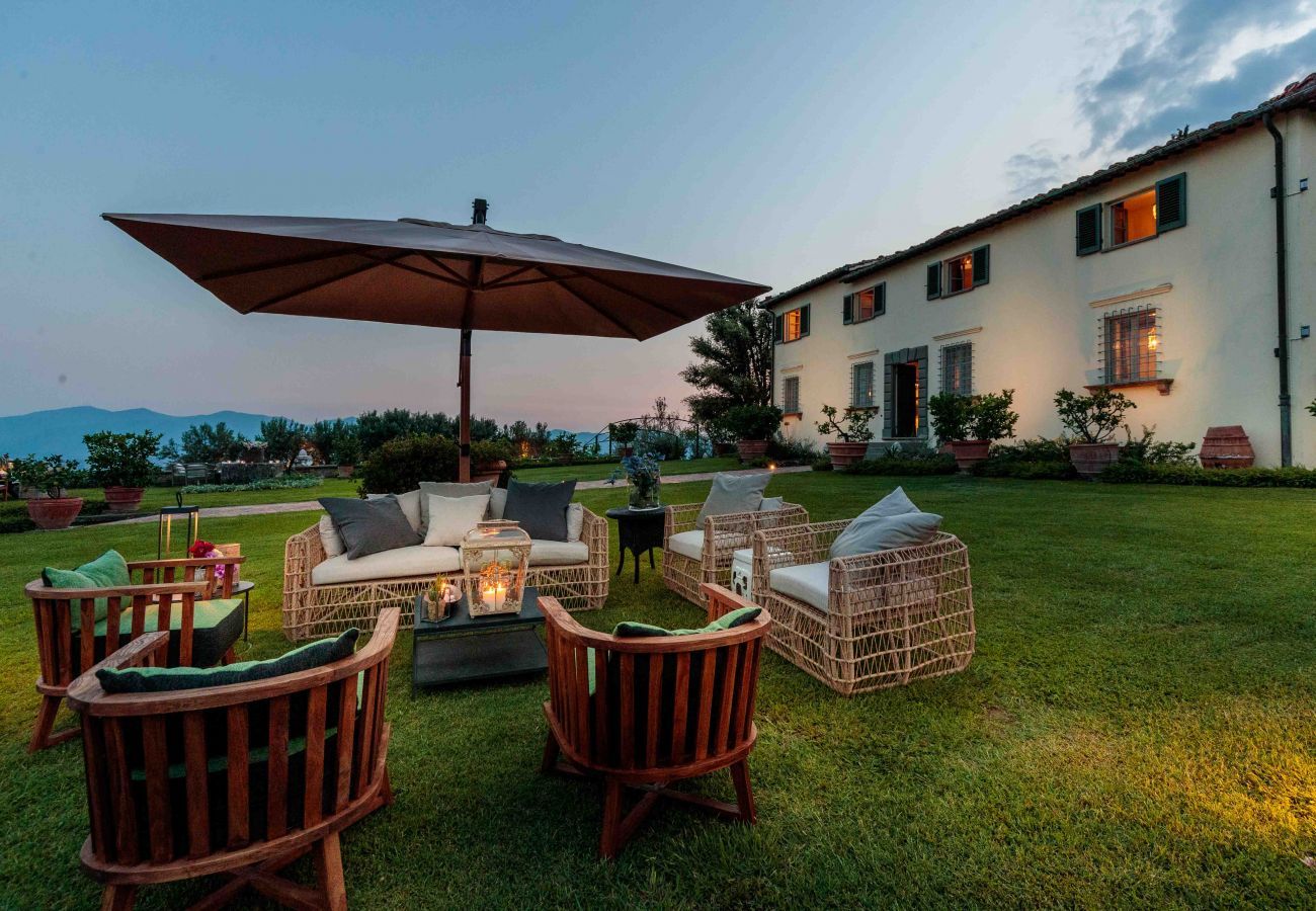 Villa a Lucca - VILLA IL CASTELLO: Vibrant Sanctuary of Enchanting Colours. 6 Bedrooms, Private Pool