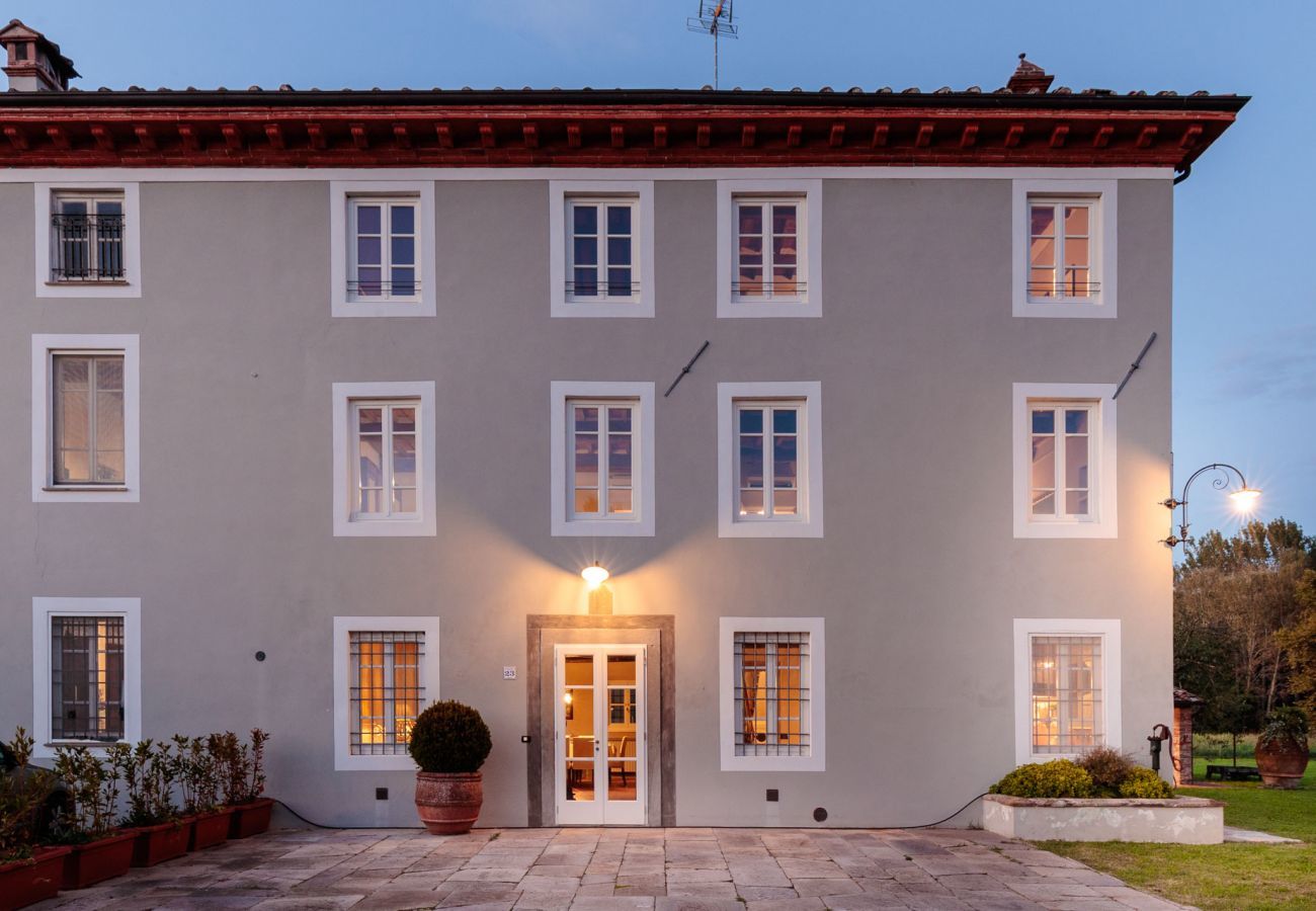 Villa a Capannori - Villa BRUNETTA, Discover your Modern but Traditional Villa in Lucca