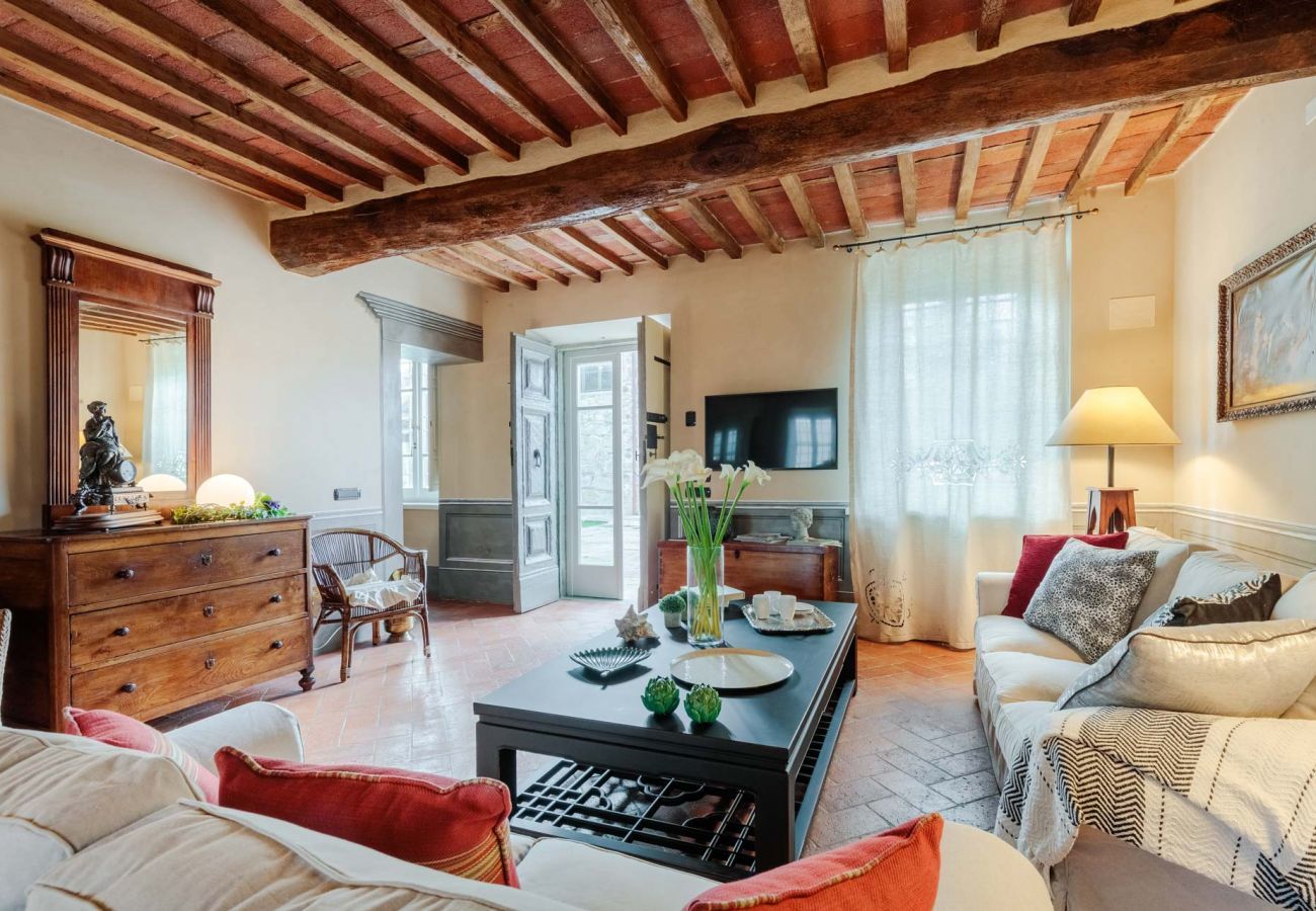 Villa a Capannori - Villa BRUNETTA, Discover your Modern but Traditional Villa in Lucca