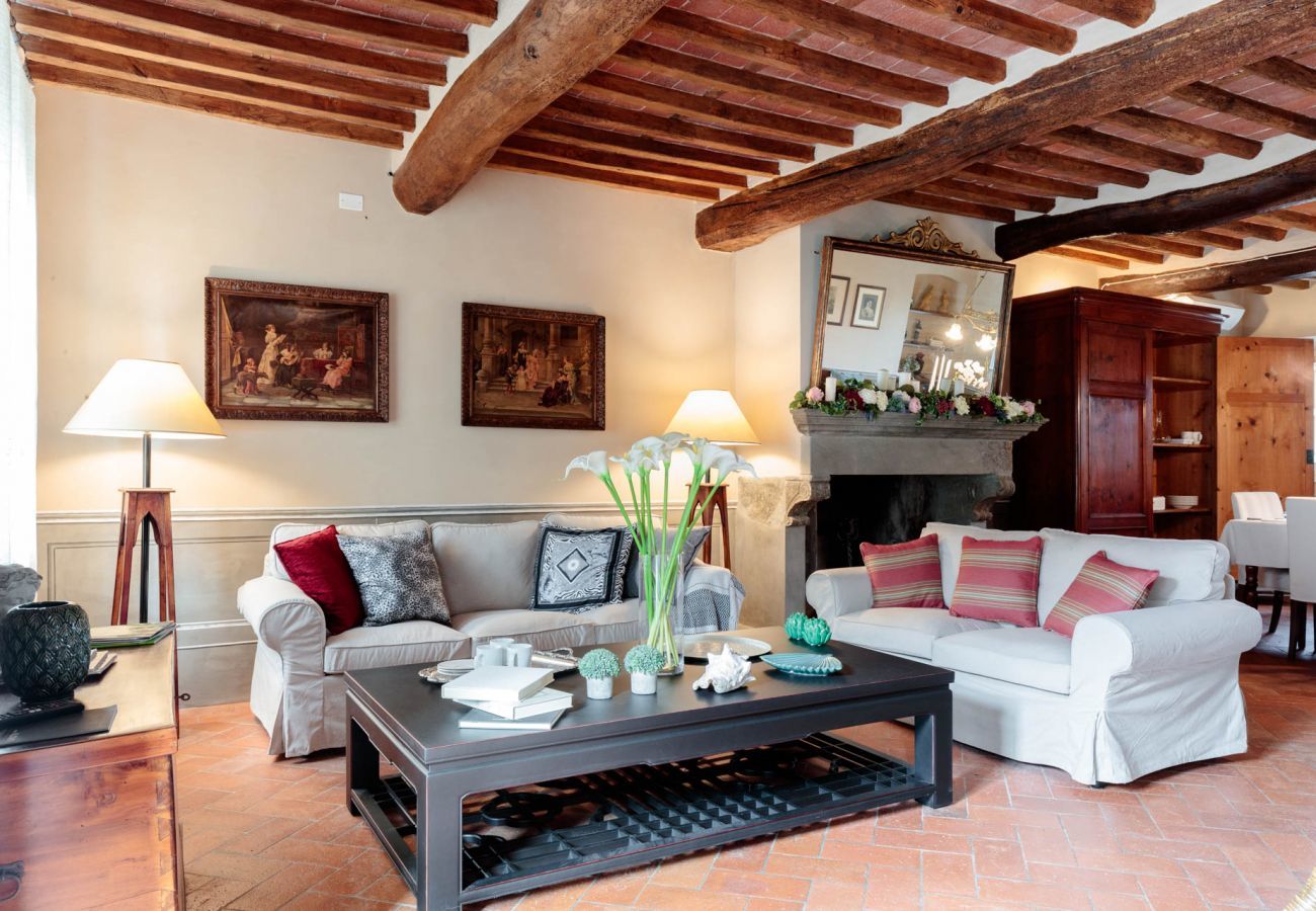 Villa a Capannori - Villa BRUNETTA, Discover your Modern but Traditional Villa in Lucca