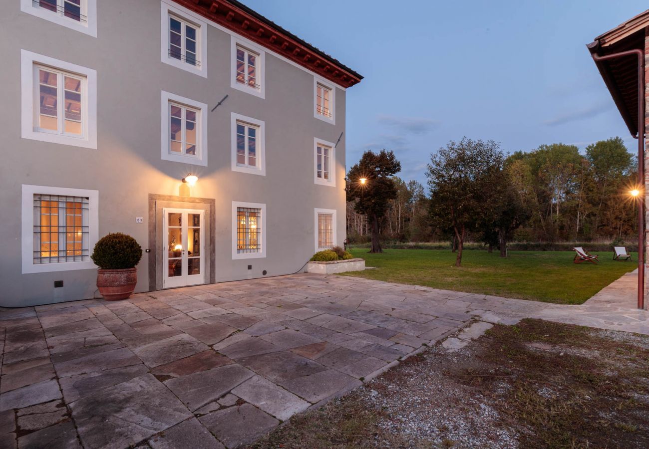 Villa a Capannori - Villa BRUNETTA, Discover your Modern but Traditional Villa in Lucca