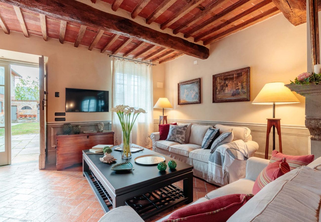 Villa a Capannori - Villa BRUNETTA, Discover your Modern but Traditional Villa in Lucca