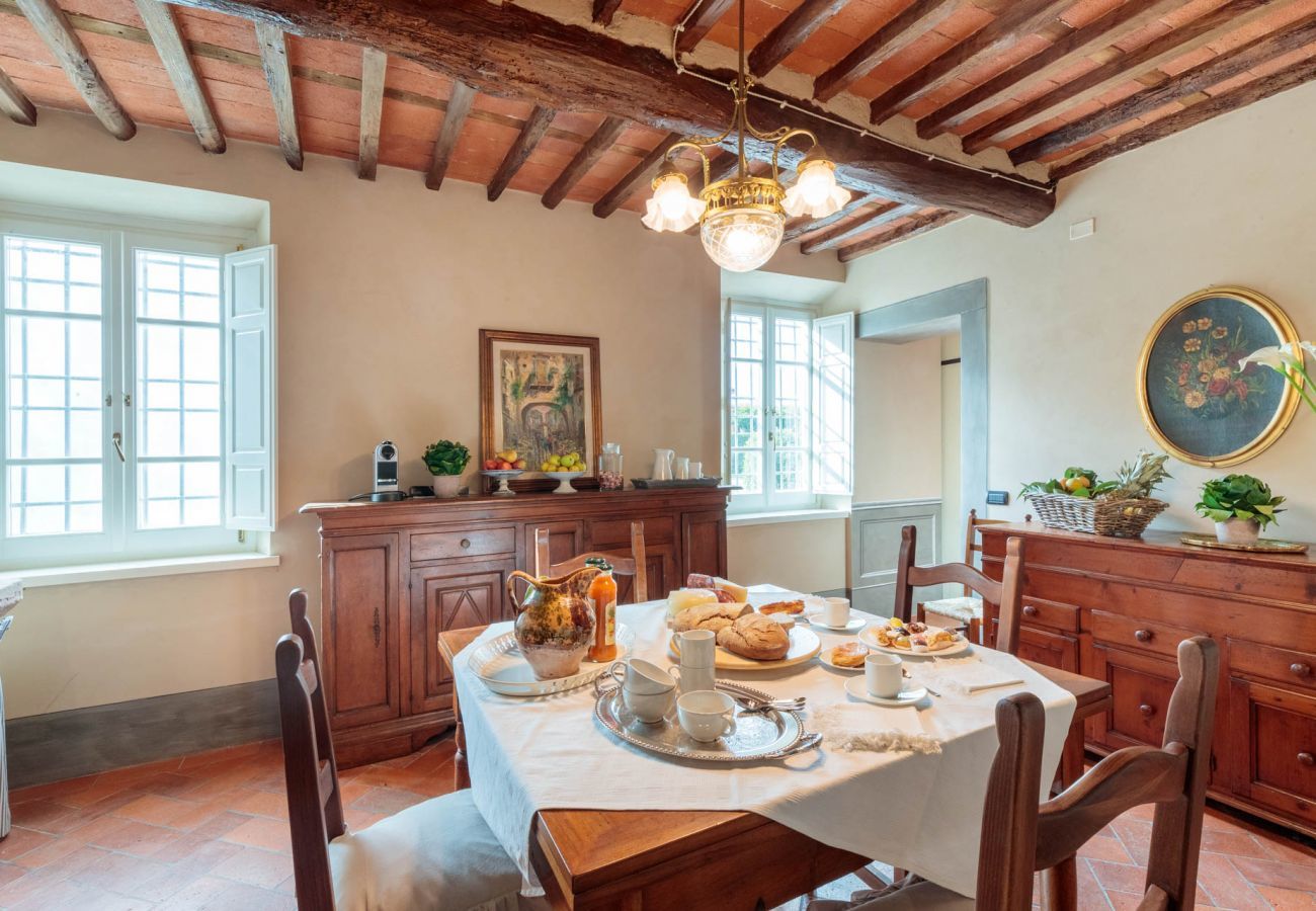 Villa a Capannori - Villa BRUNETTA, Discover your Modern but Traditional Villa in Lucca