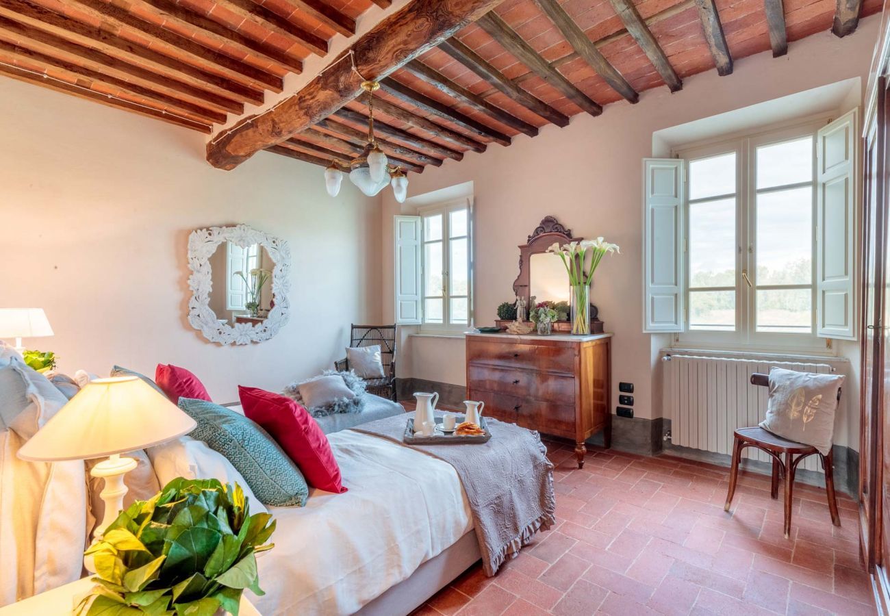 Villa a Capannori - Villa BRUNETTA, Discover your Modern but Traditional Villa in Lucca