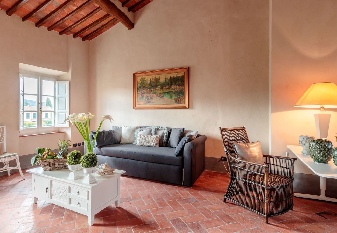 Villa a Capannori - Villa BRUNETTA, Discover your Modern but Traditional Villa in Lucca