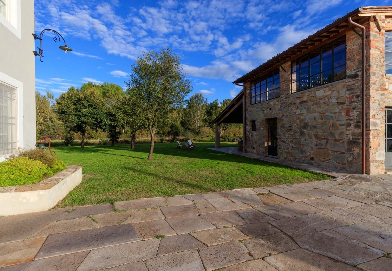 Villa a Capannori - Villa BRUNETTA, Discover your Modern but Traditional Villa in Lucca