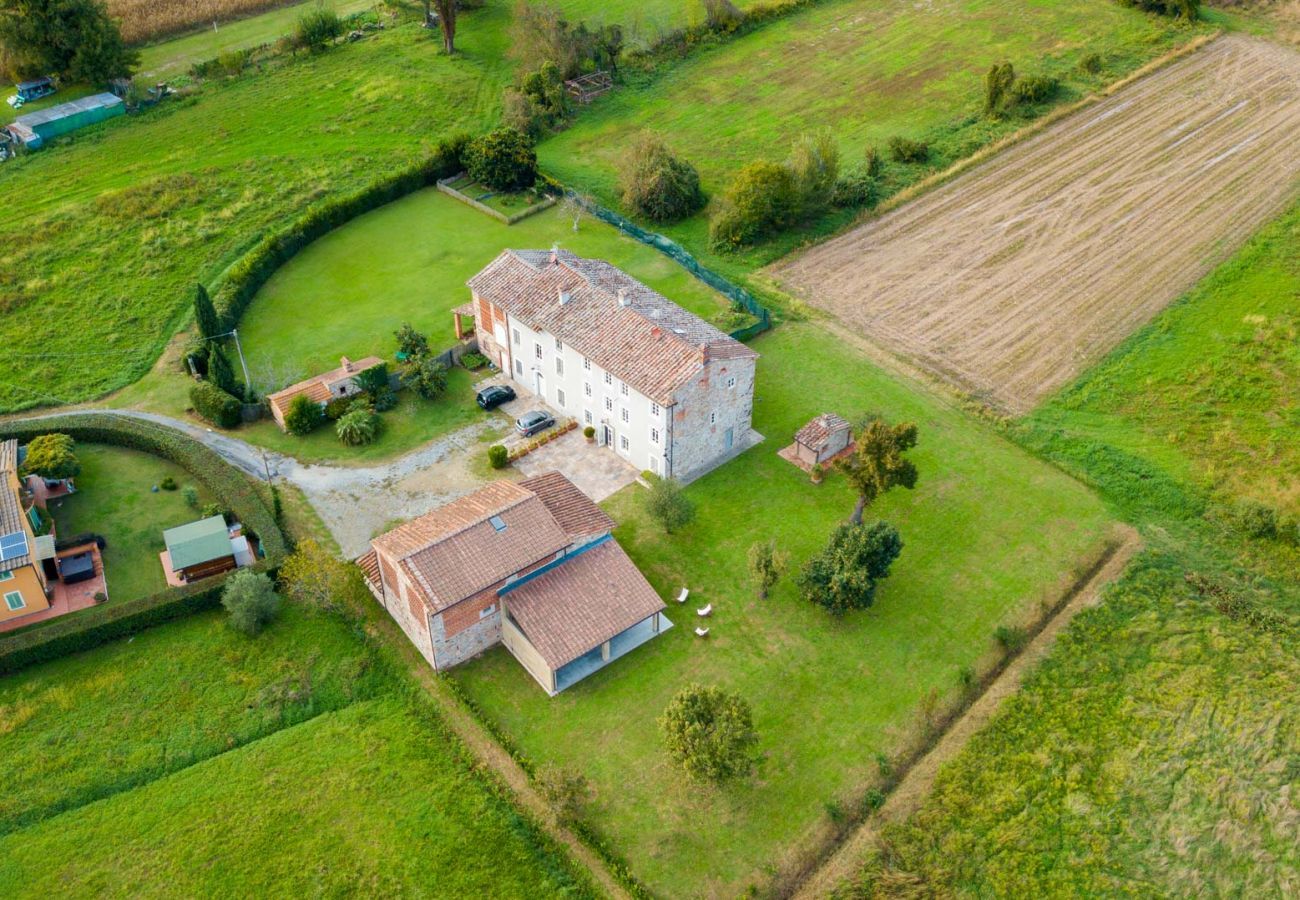 Villa a Capannori - Villa BRUNETTA, Discover your Modern but Traditional Villa in Lucca