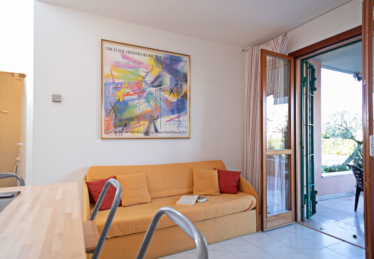 Appartamento a Lazise - Regarda – bilocale Ortensia - Residence Olivi a Lazise con piscina e giardino