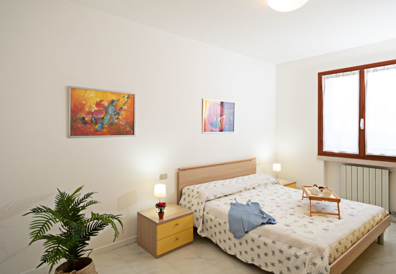 Appartamento a Lazise - Regarda – bilocale Ortensia - Residence Olivi a Lazise con piscina e giardino