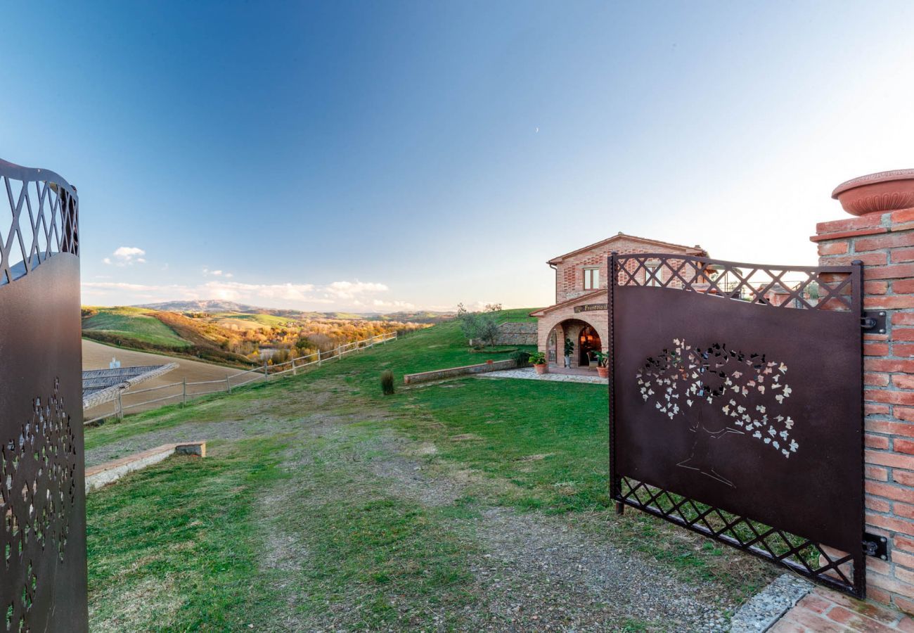 Villa a Fabbrica - VILLA LAJATICO Farmhouse with Private Pool and the Most Exciting View over the Hilltops