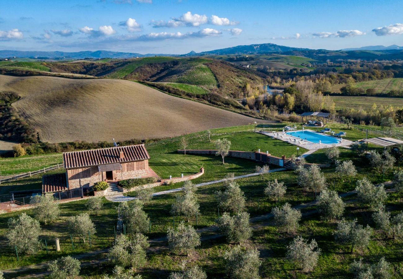 Villa a Fabbrica - VILLA LAJATICO Farmhouse with Private Pool and the Most Exciting View over the Hilltops