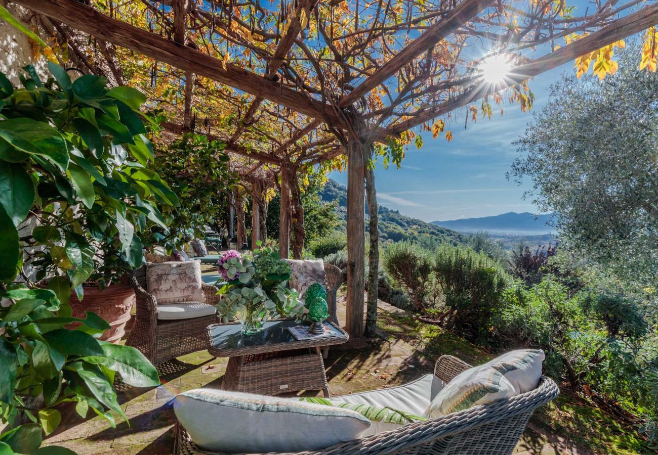 Villa a Lucca - VILLA GUFO: The Place to Be. Panoramic Private Pool with a Lucca View