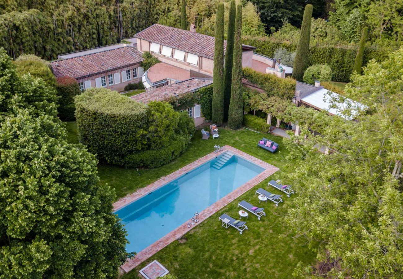 Villa a Lucca - VILLA THE SECRET ESCAPE. Luxury Redefined.