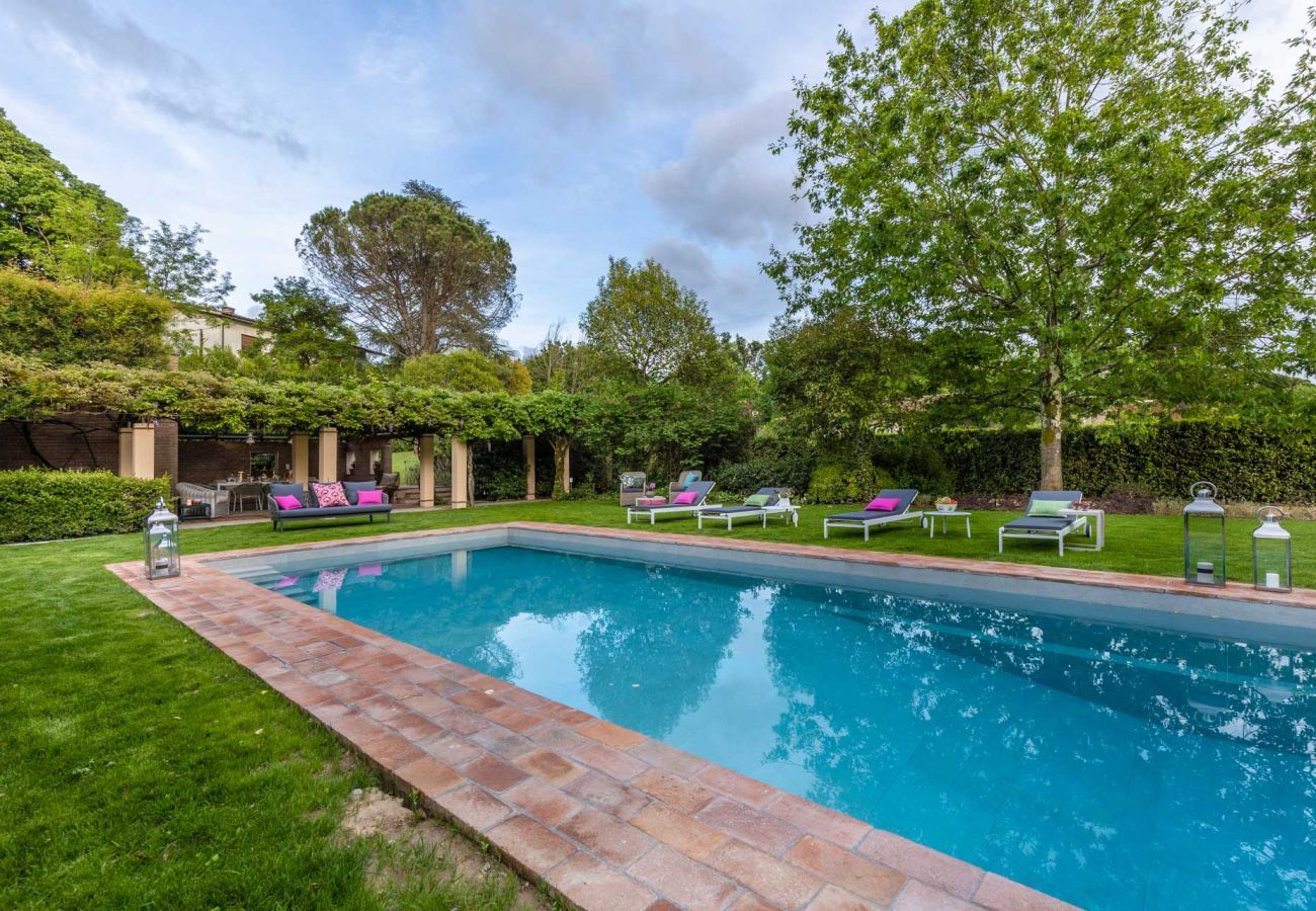 Villa a Lucca - VILLA THE SECRET ESCAPE. Luxury Redefined.