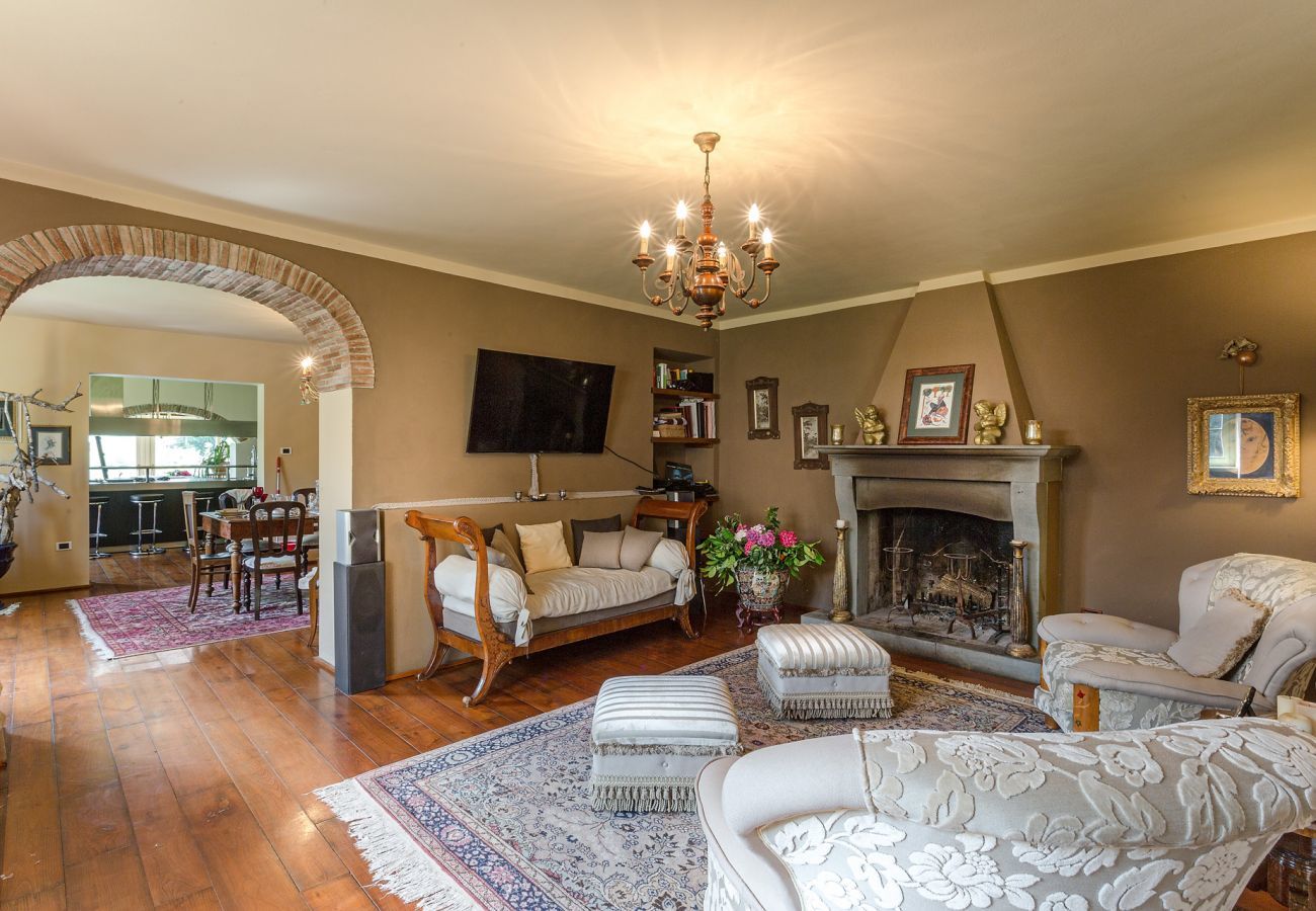 Villa a Capannori - Villa Lorena, a Vintage Family Villa