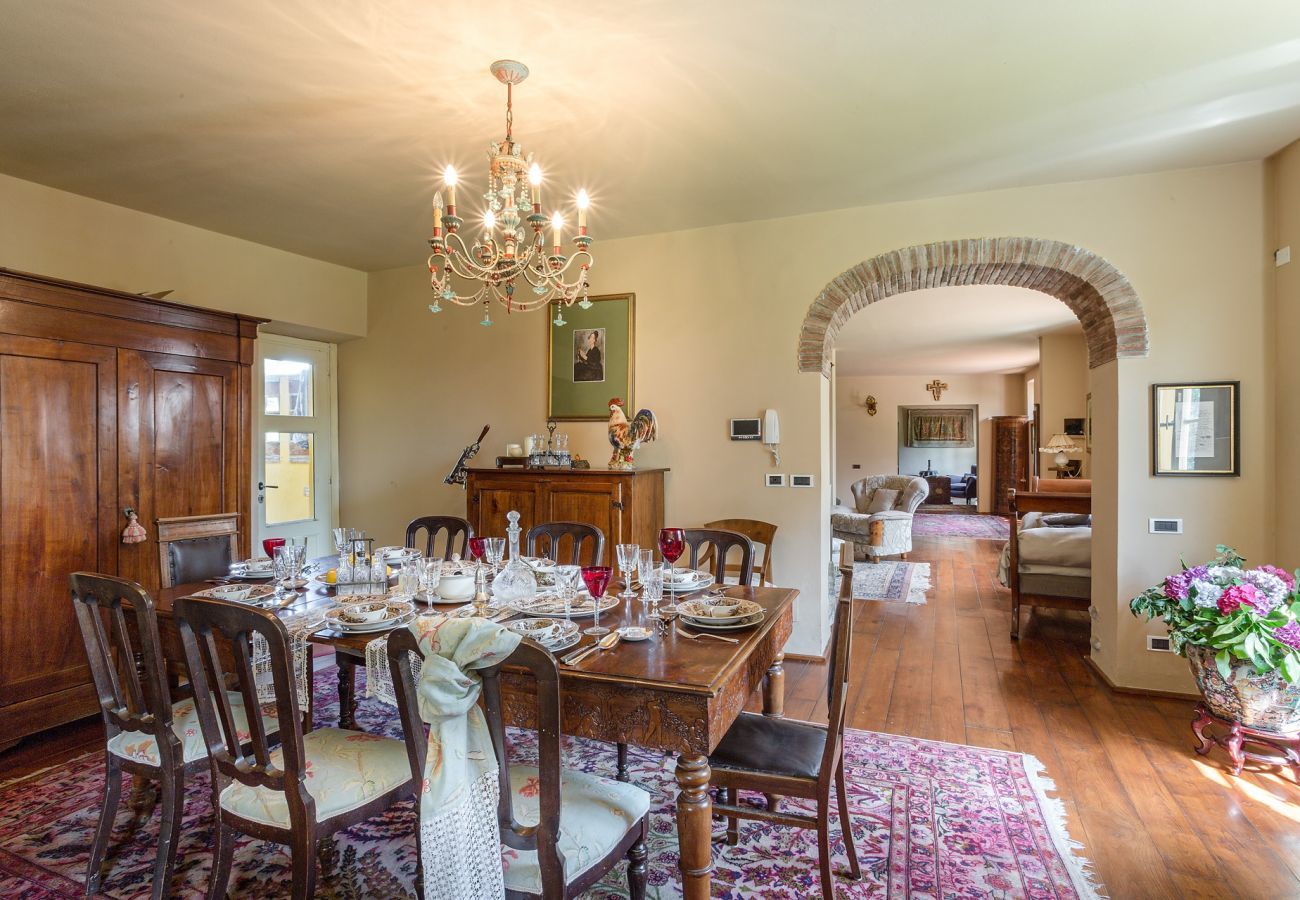 Villa a Capannori - Villa Lorena, a Vintage Family Villa