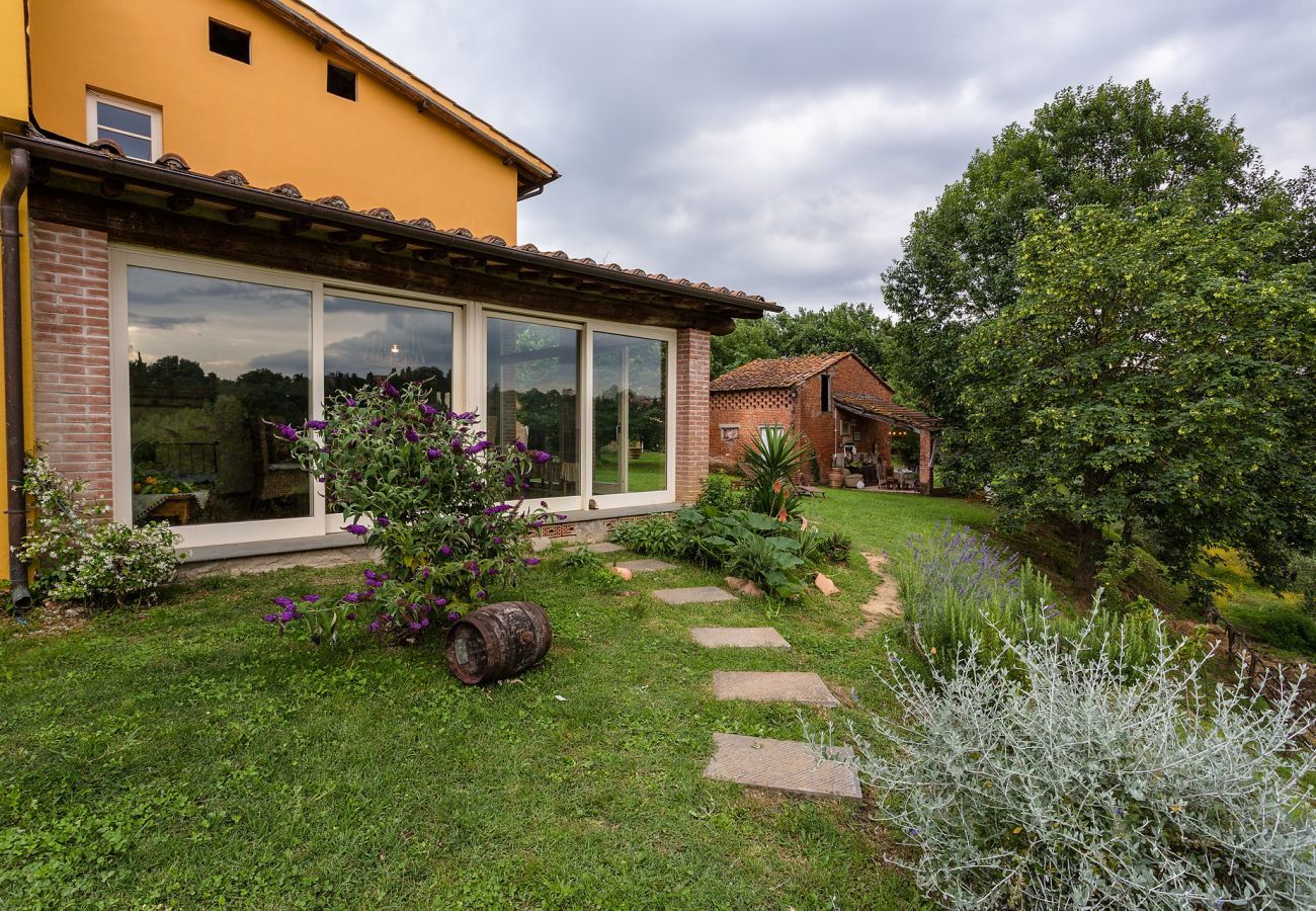 Villa a Capannori - Villa Lorena, a Vintage Family Villa