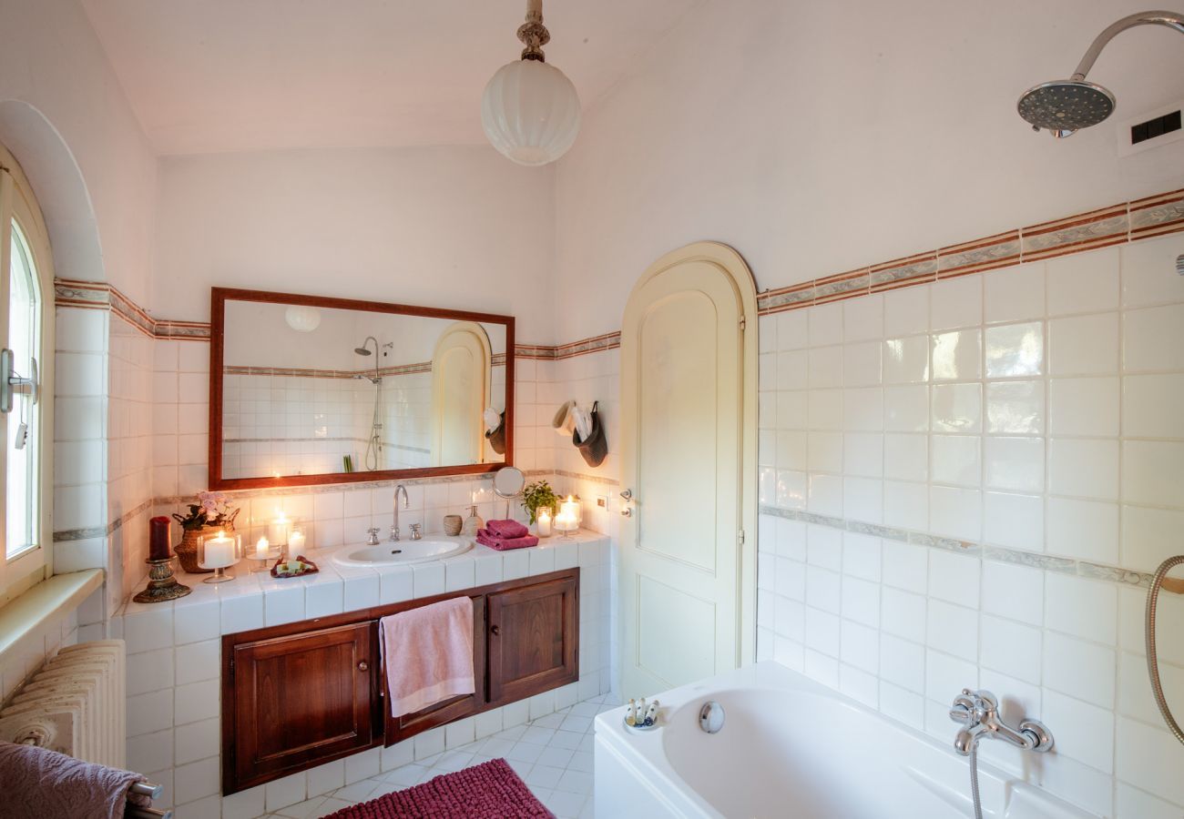 Villa a Capannori - Villa Lorena, a Vintage Family Villa