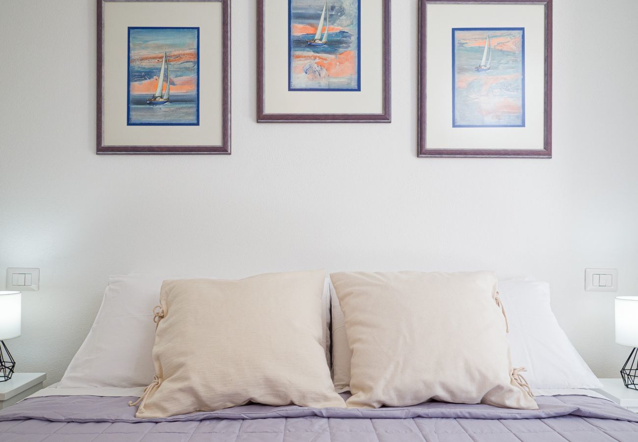 WLofts 13 - Camera con arredi di design, ideale per un soggiorno esclusivo in Sardegna vicino al mare