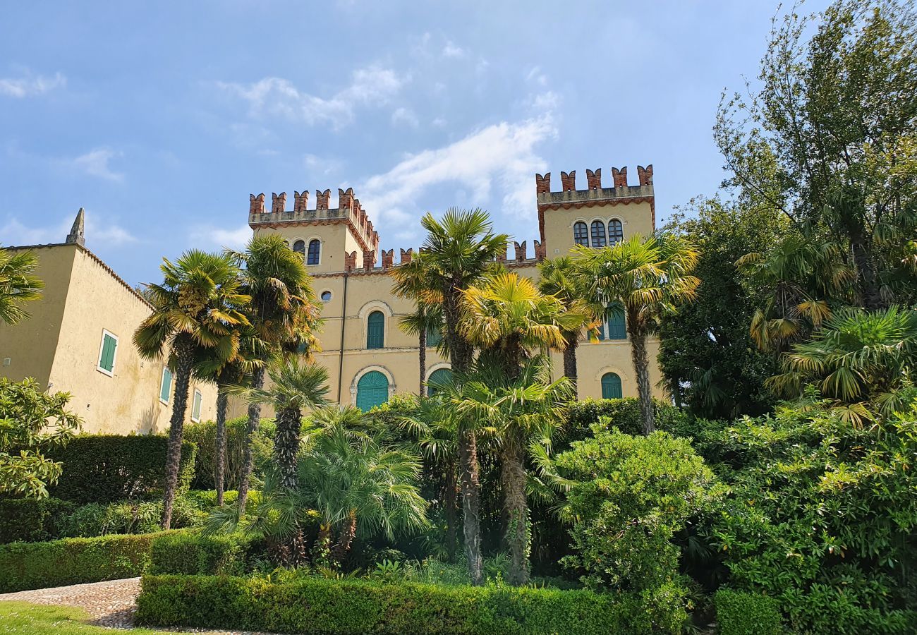 Appartamento a Lazise - Regarda - Trilocale Pergolana 11 di Lazise sul lago con parco e piscina