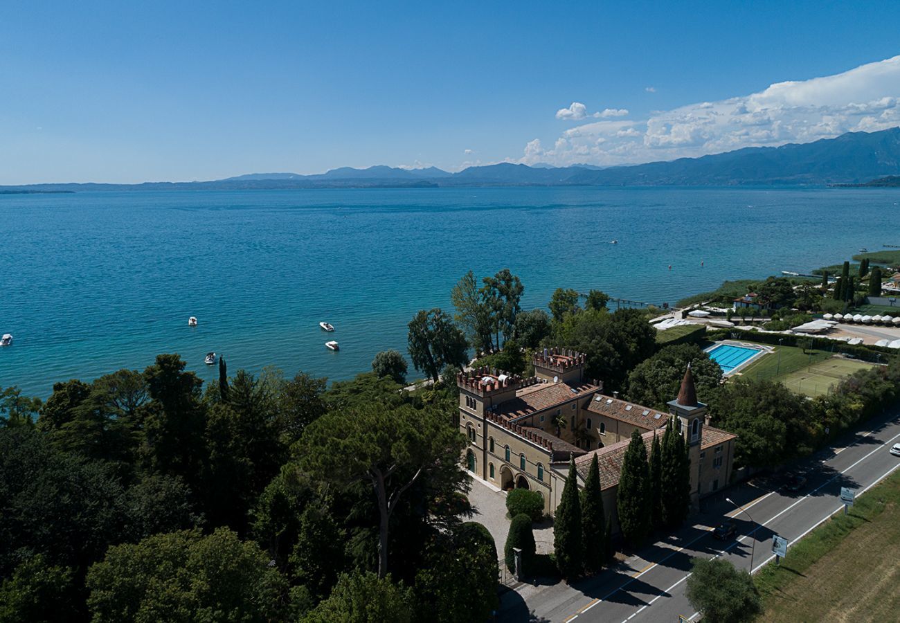 Appartamento a Lazise - Regarda - Trilocale Pergolana 11 di Lazise sul lago con parco e piscina