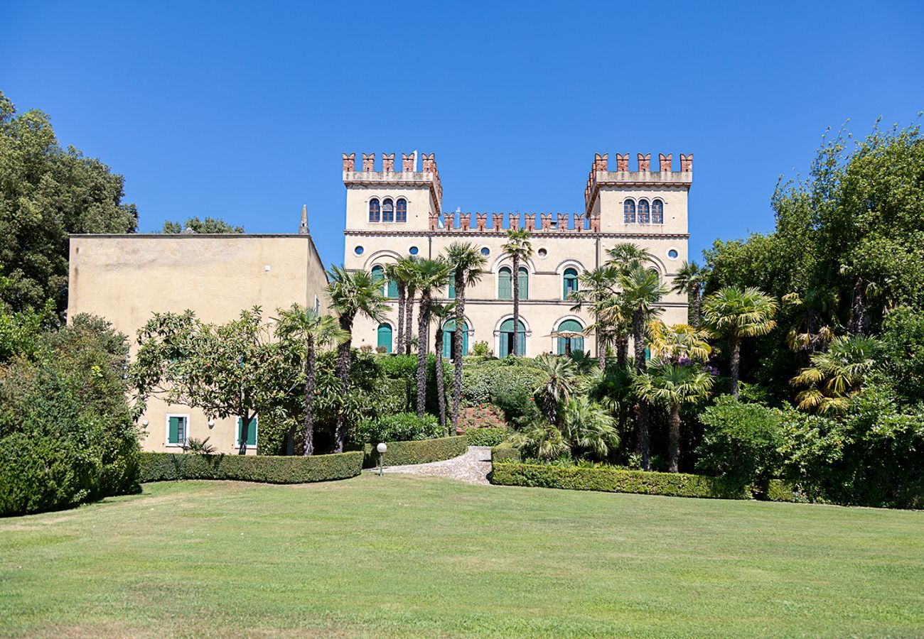 Appartamento a Lazise - Regarda - Trilocale Pergolana 11 di Lazise sul lago con parco e piscina