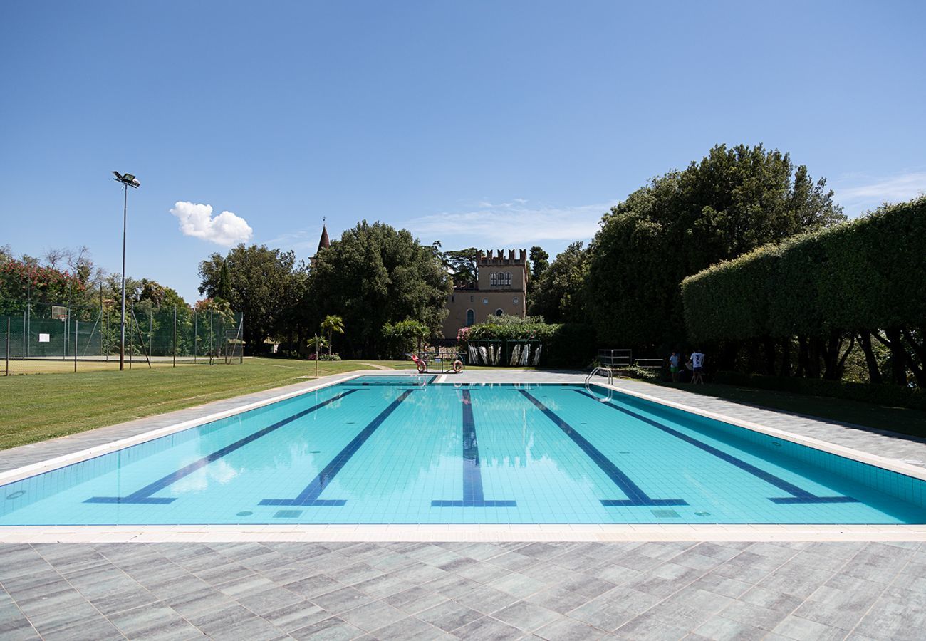 Appartamento a Lazise - Regarda - Trilocale Pergolana 11 di Lazise sul lago con parco e piscina