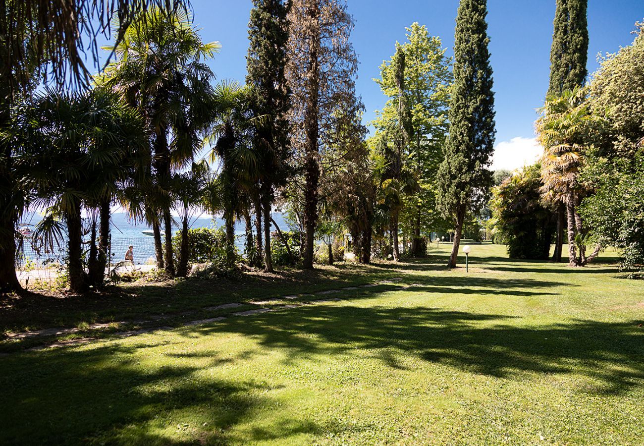 Appartamento a Lazise - Regarda - Trilocale Pergolana 11 di Lazise sul lago con parco e piscina