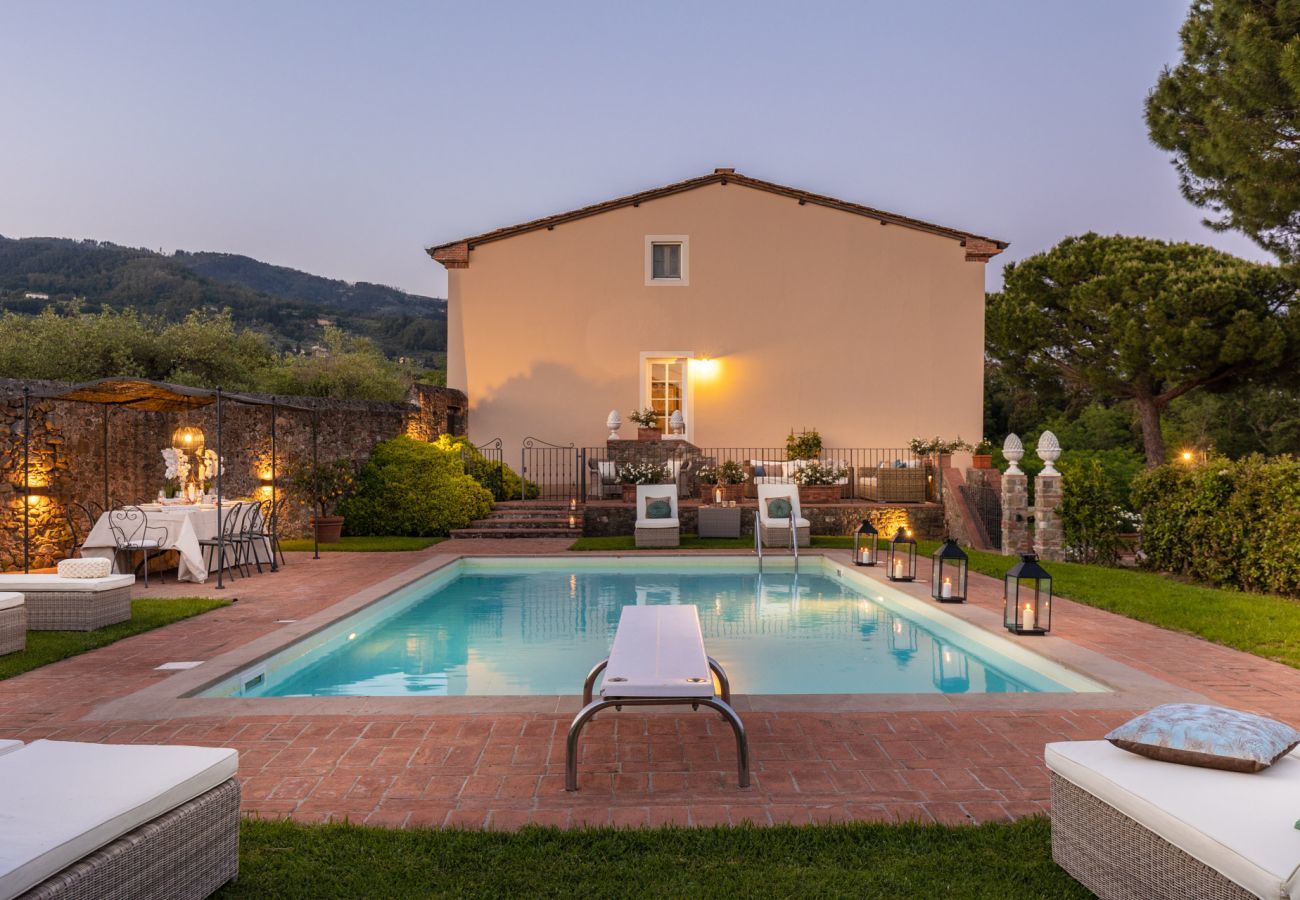 Villa a Capannori - FATTORIA CAMIGLIANO Luxury Farmhouse with Pool inside a Wine Estate