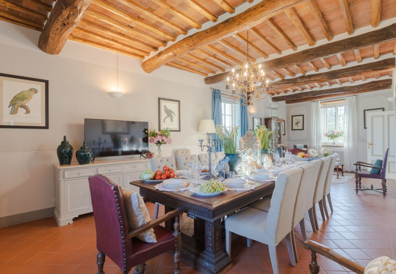 Villa a Capannori - FATTORIA CAMIGLIANO Luxury Farmhouse with Pool inside a Wine Estate