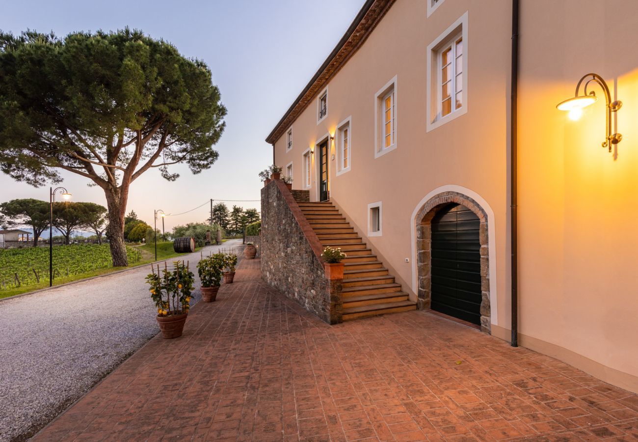 Villa a Capannori - FATTORIA CAMIGLIANO Luxury Farmhouse with Pool inside a Wine Estate