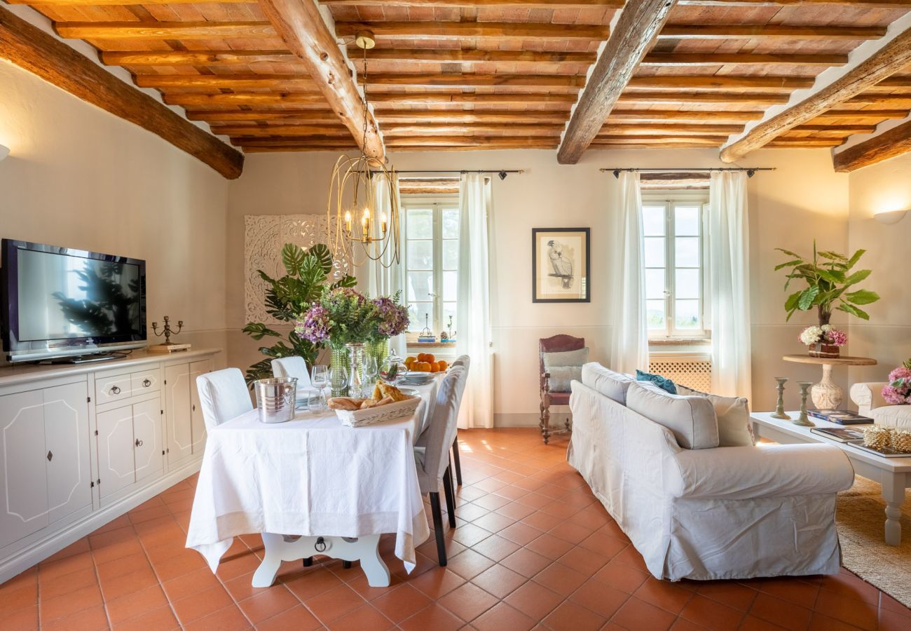 Villa a Capannori - FATTORIA CAMIGLIANO Luxury Farmhouse with Pool inside a Wine Estate