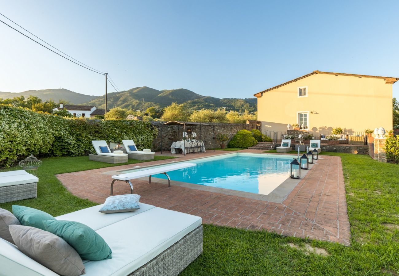 Villa a Capannori - FATTORIA CAMIGLIANO Luxury Farmhouse with Pool inside a Wine Estate