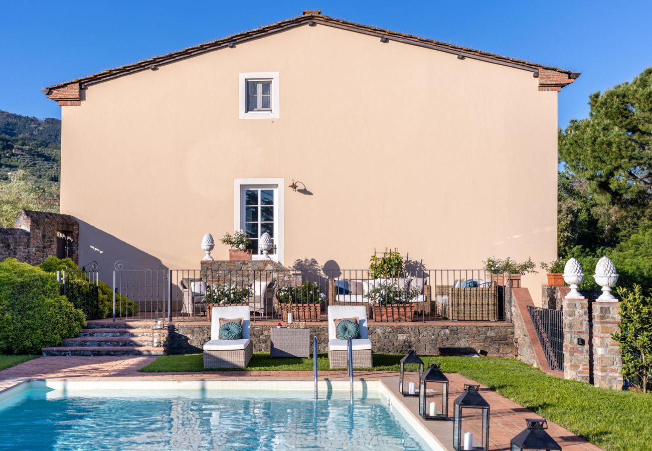 Villa a Capannori - FATTORIA CAMIGLIANO Luxury Farmhouse with Pool inside a Wine Estate